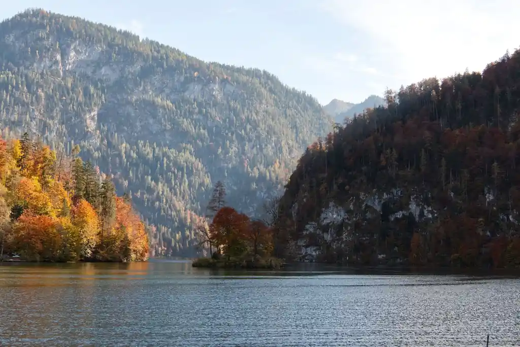 Herbstliche Seenlandschaft